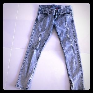 Distressed jeans with side zip!